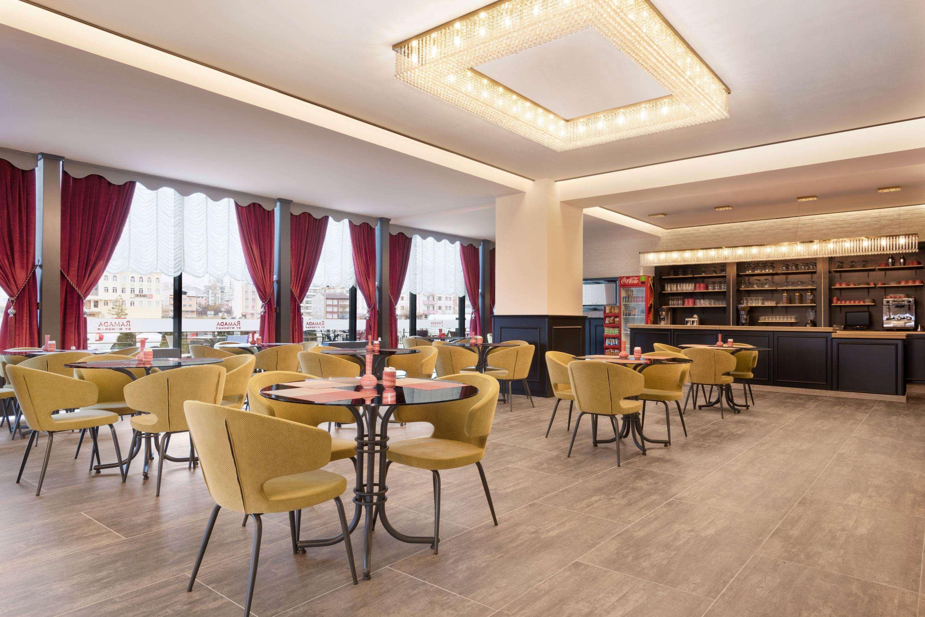 Отель Ramada By Wyndham Сивас Экстерьер фото