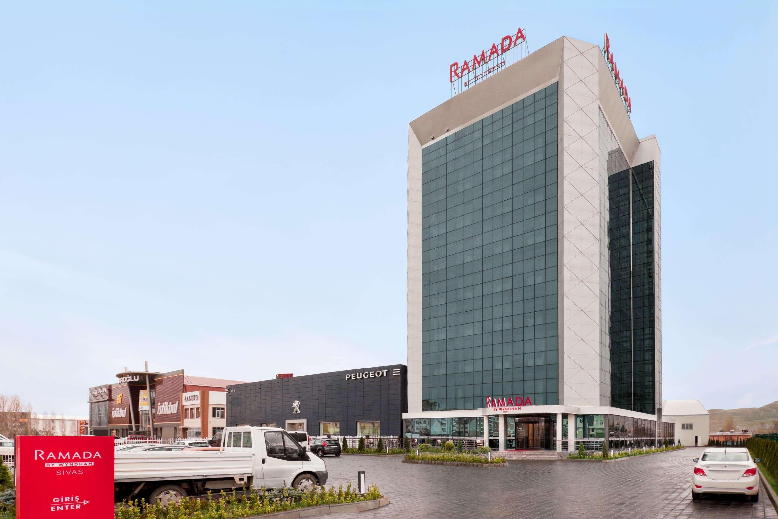 Отель Ramada By Wyndham Сивас Экстерьер фото