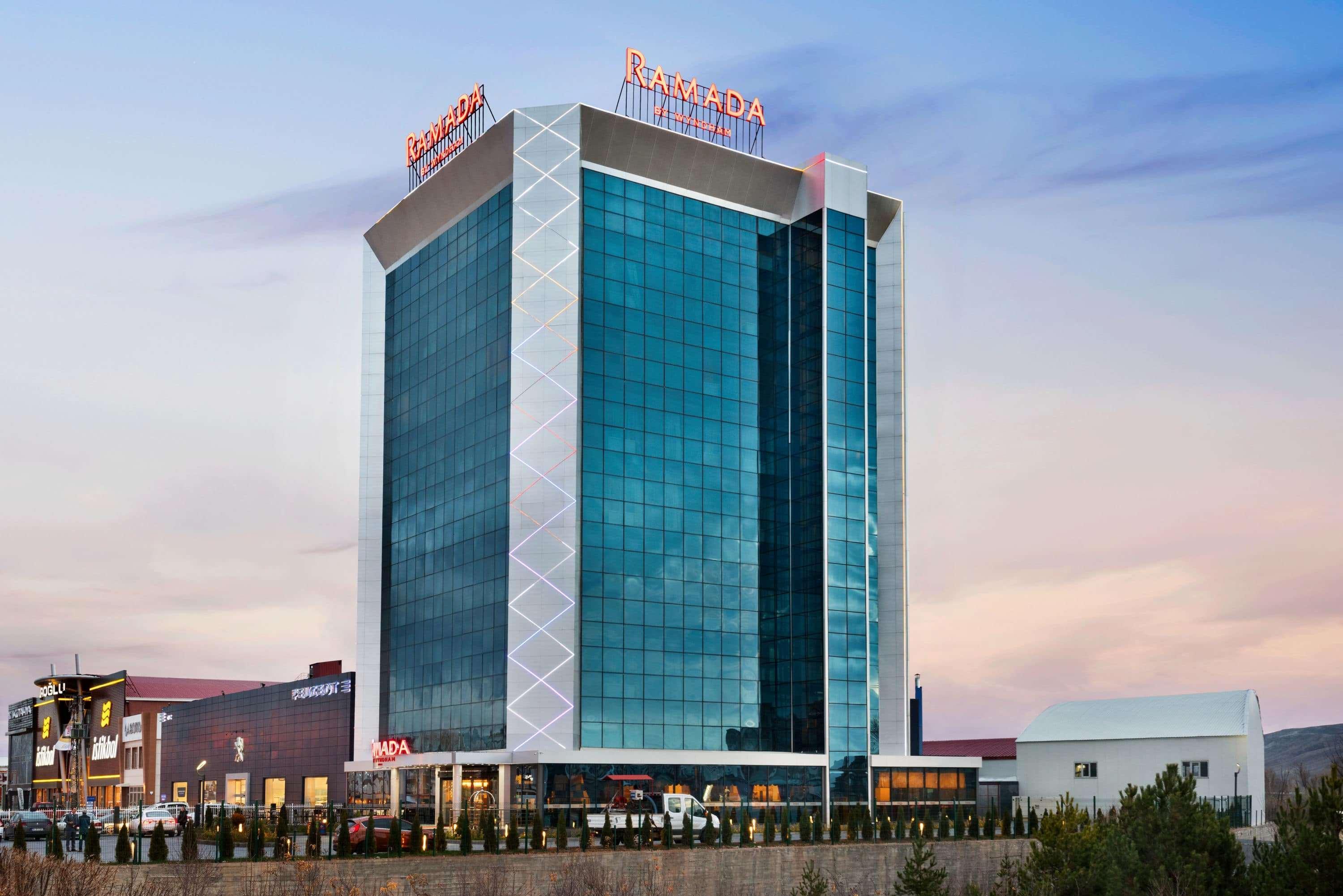 Отель Ramada By Wyndham Сивас Экстерьер фото
